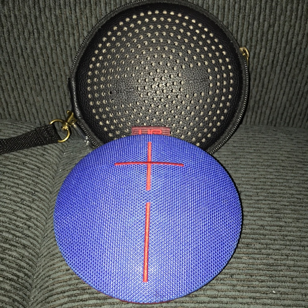 UE Roll Bluetooth speaker with case